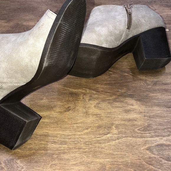 Tan size 8 1/2 open ankle zippered booties - Picture 7 of 9